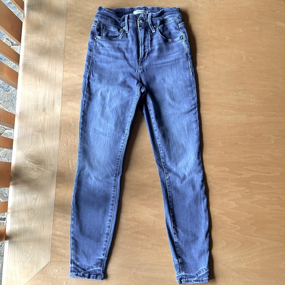 Good American jeans size 26/2.  Good waist crop style.